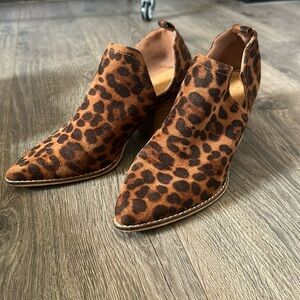 Cheetah Print Beast Fashion Booties size 7.5 Women’s